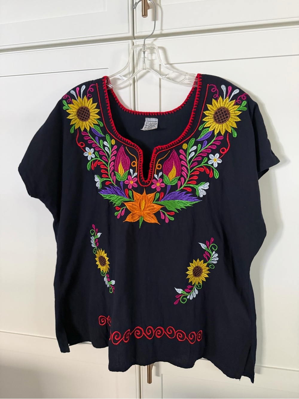 Beautiful NEW Size L Artisan Top Women Mexico